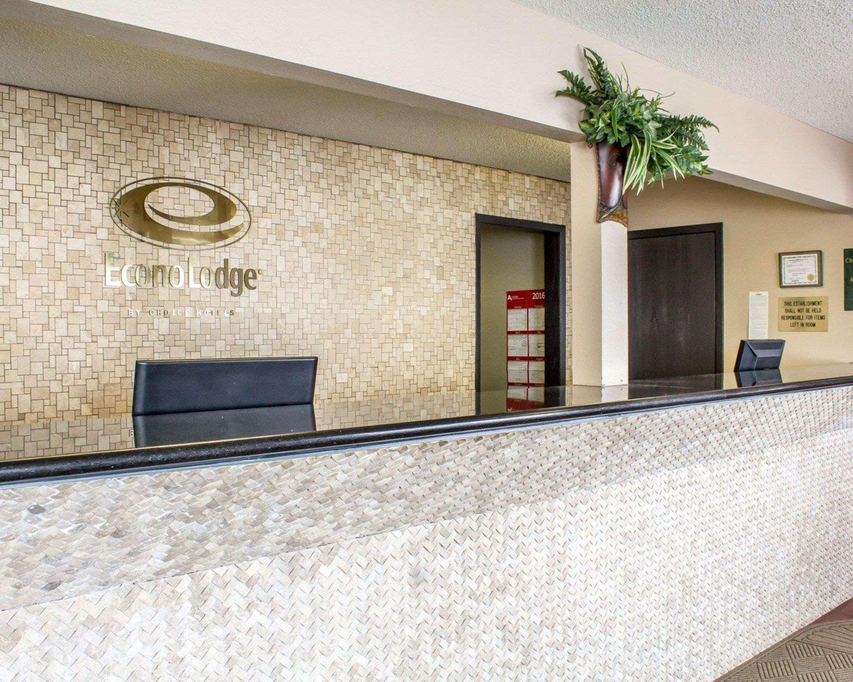Econo Lodge Еймс Екстериор снимка
