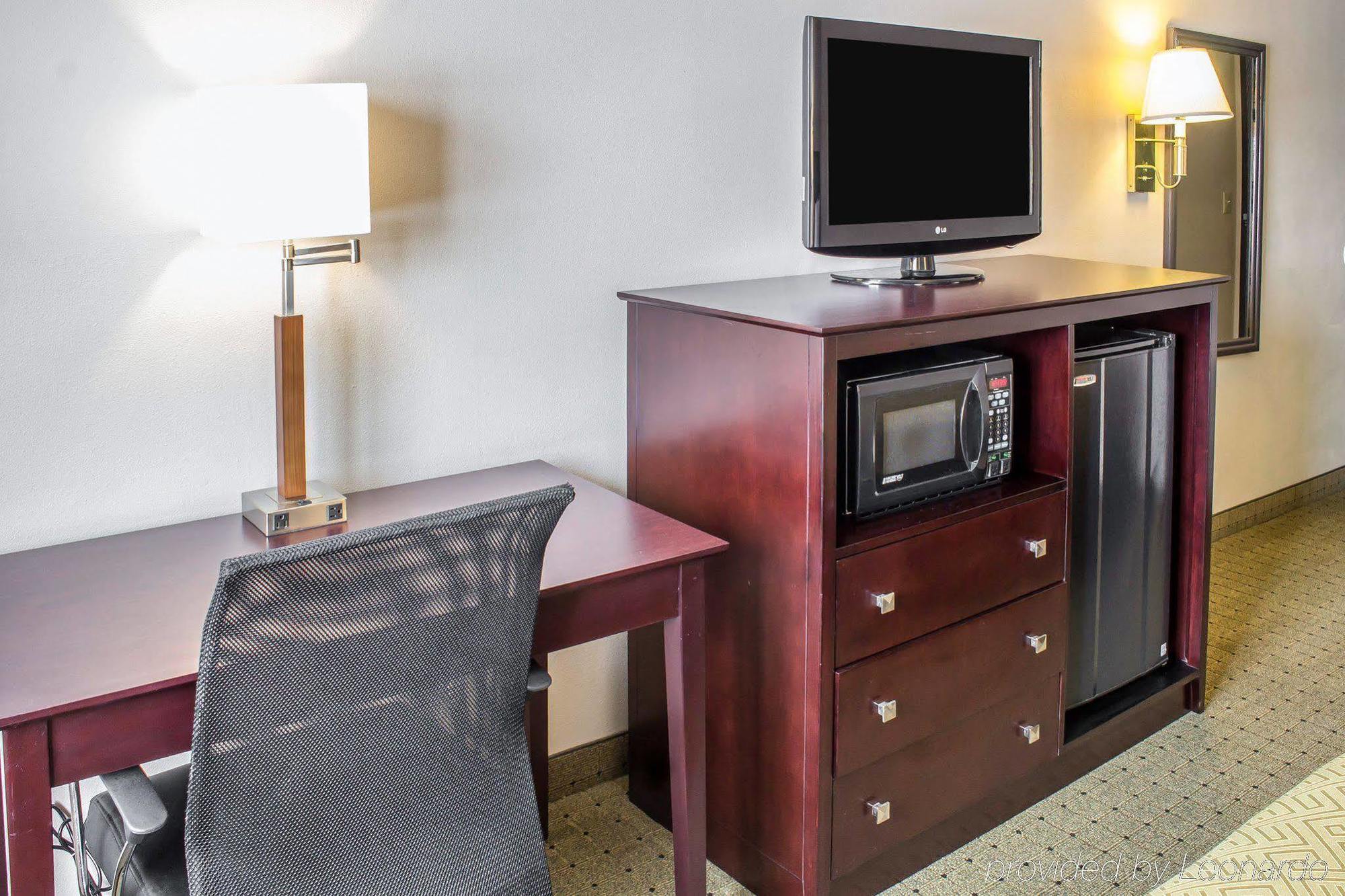 Econo Lodge Еймс Екстериор снимка