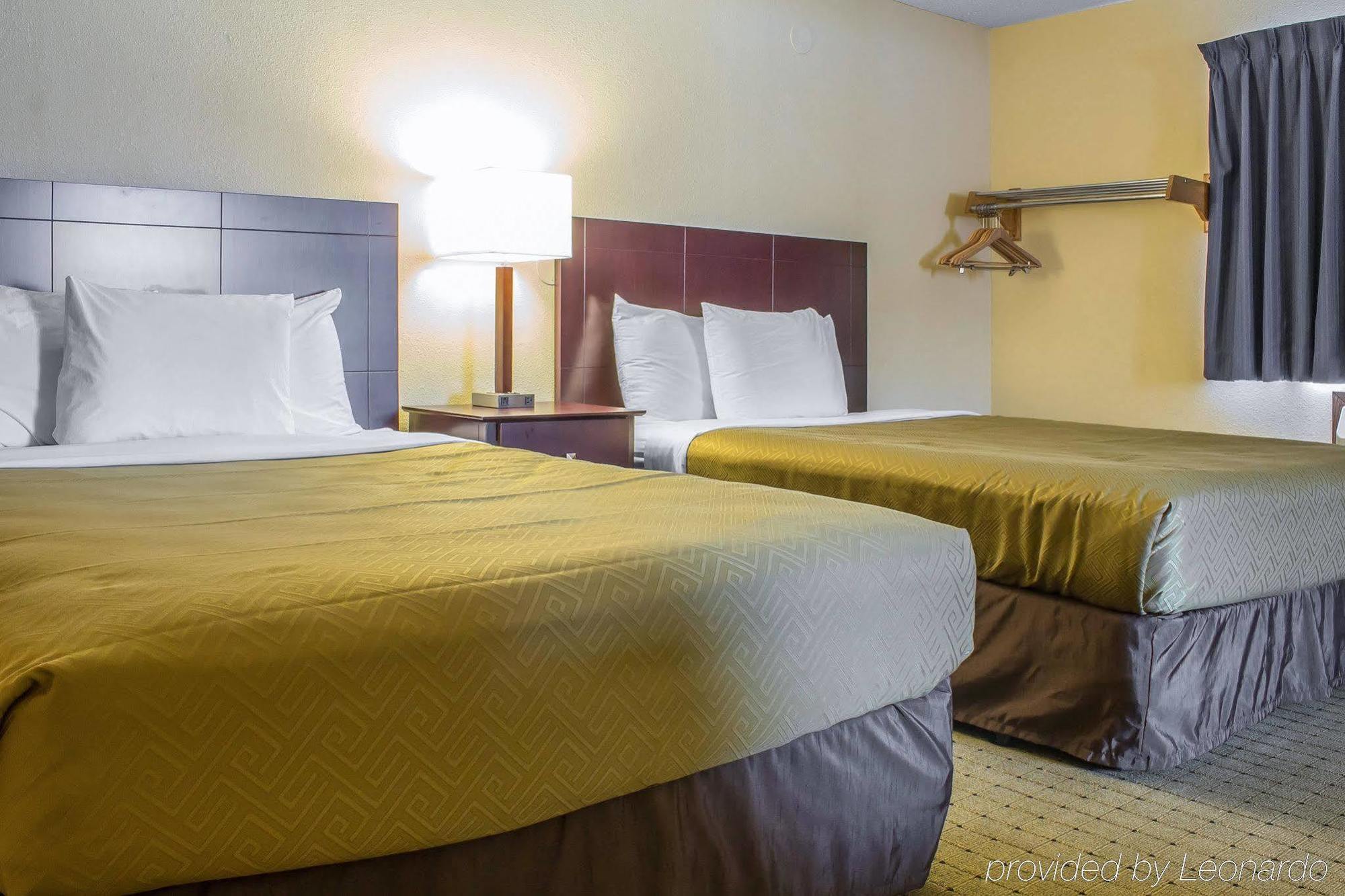 Econo Lodge Еймс Екстериор снимка